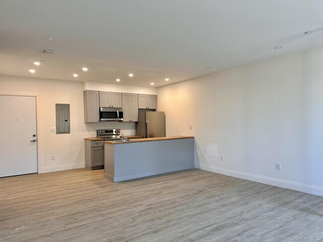 Foto del edificio - 362 W Merrick Rd