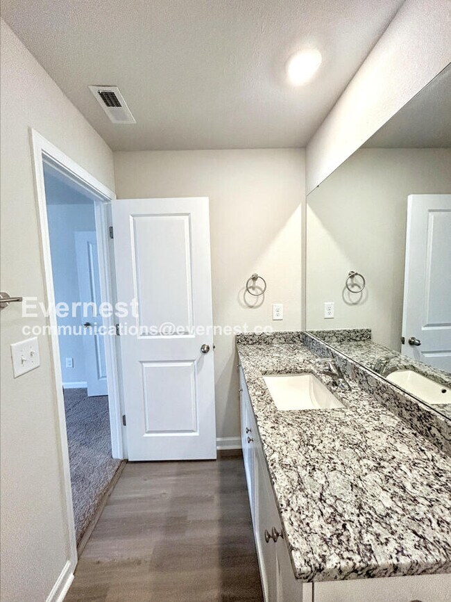 Foto del edificio - 2150 Willow Gln Dr