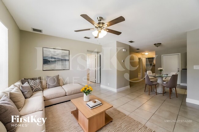 Foto del edificio - 341 NE 34th Ct