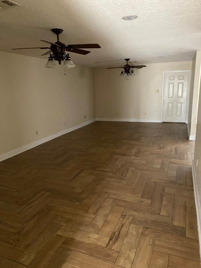 Building Photo - Beautiful 4/2.5 in Waveland, MS