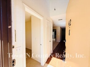 Building Photo - 42 W San Joaquin St