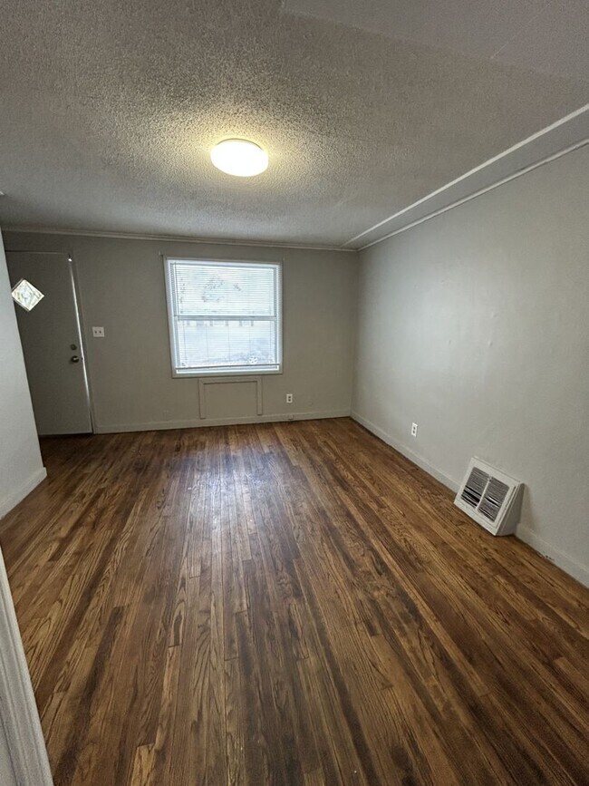 Building Photo - PRICE DROP!  NEWLY Remodeled Nice 3 bedroom 1.5 bath HUGE Fenced in back yard.