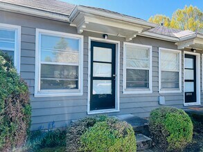 Building Photo - 1410 N Blandena St