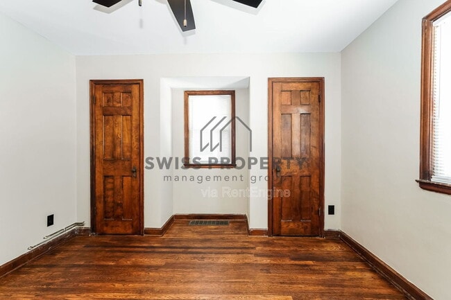 Building Photo - 3145 Indianola Ave