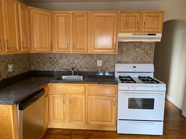 kitchen - 823 S 9th St