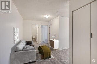 Building Photo - 638-638 Dufferin St