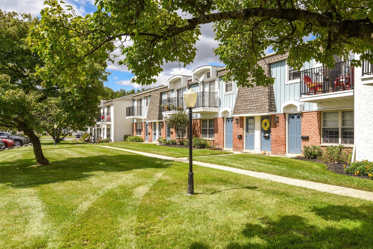 Vista exterior de apartamentos - Heather Ridge Apartments