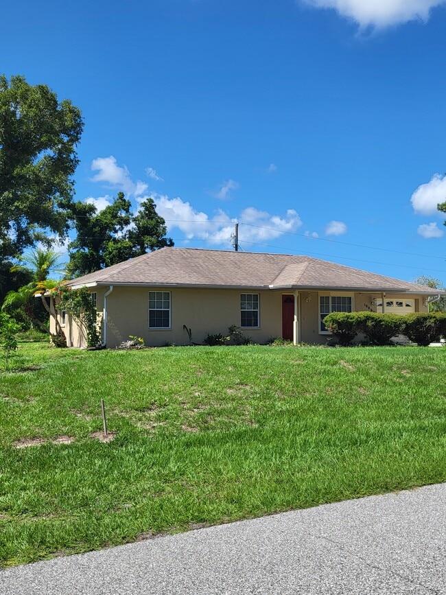 Building Photo - 10067 Topsail Ave