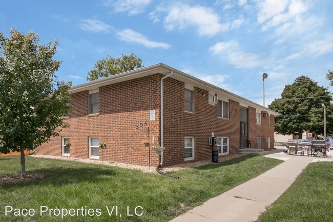 Building Photo - 2 br, 1 bath Apartment - 204/208 Main St