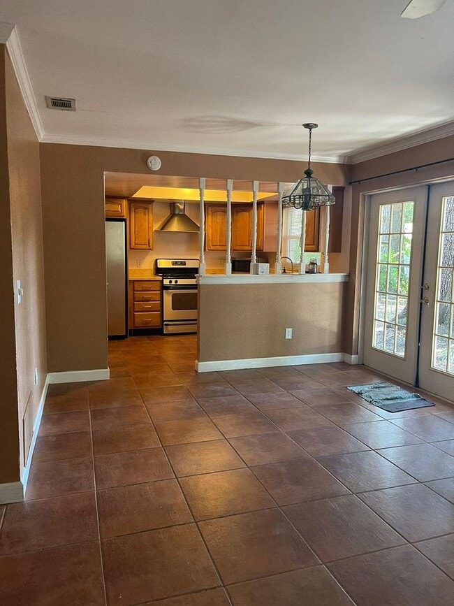Building Photo - Charming 3 Bed / 2 Bath Home in Winter Spr...
