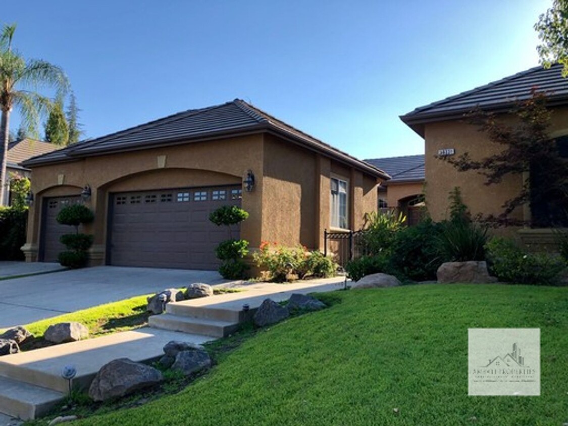 Primary Photo - Spacious Four Bedroom Home in Clovis North...