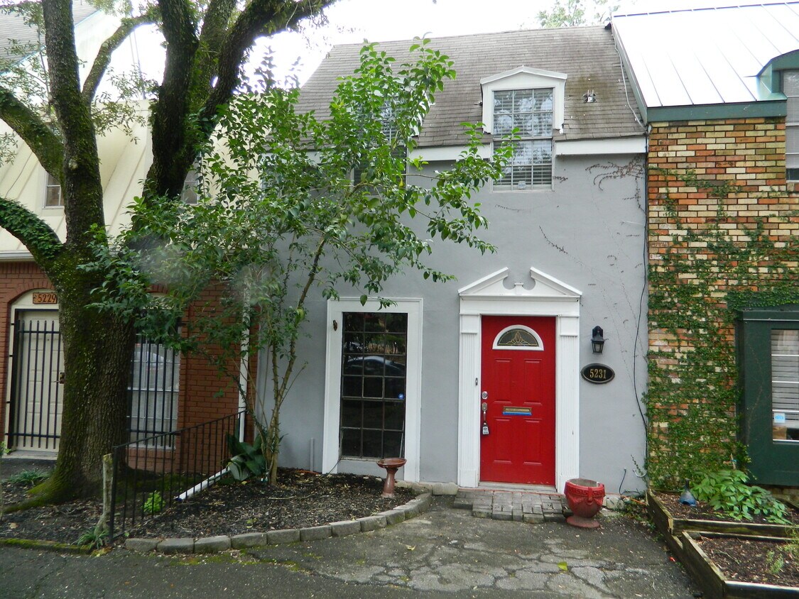 Building Photo - 5231 Arboles