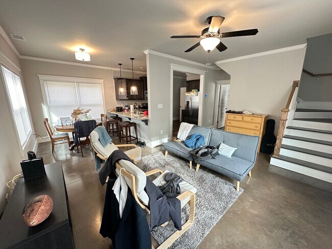 Building Photo - 4 BR/ 4BA Home Located on MLK