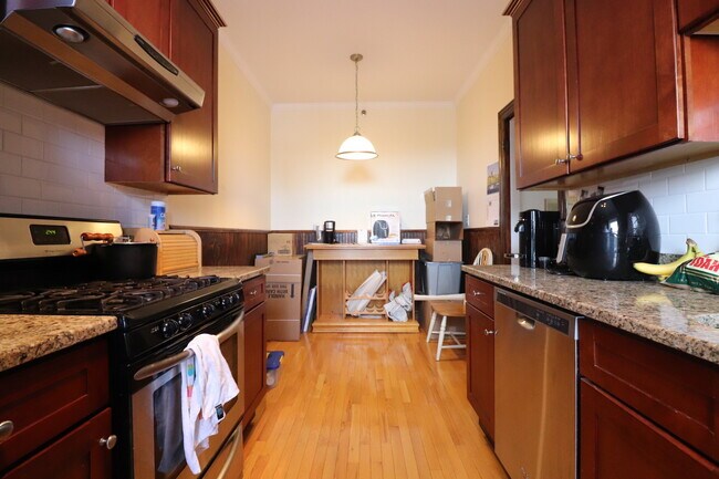 Foto del edificio - 1569 Beacon St