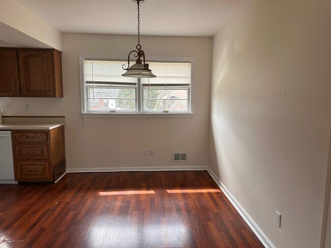Foto del edificio - 3 BR/2.5BA | Newly Renovated Single Family Home | 1-Car Garage Parking | In Louisville!