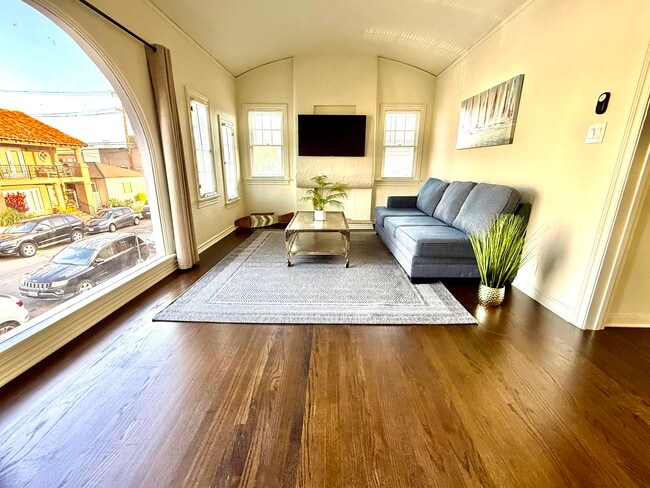 Building Photo - 211 Corona Ave