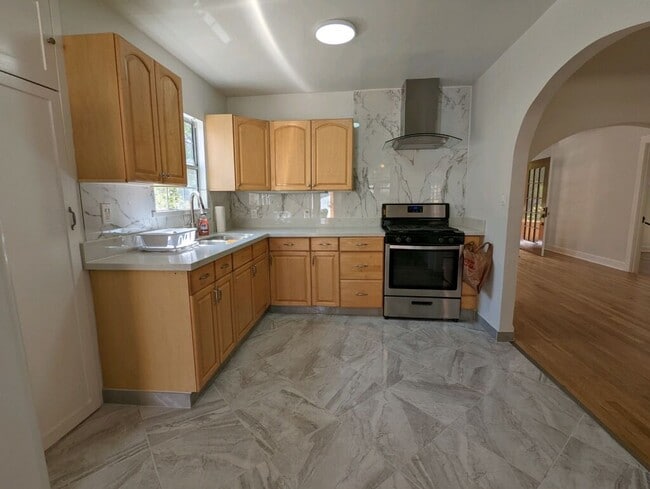 Foto del edificio - 6619 Willoughby Ave