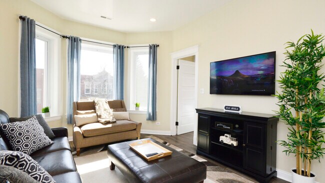 Foto del edificio - 2904 W Diversey Ave