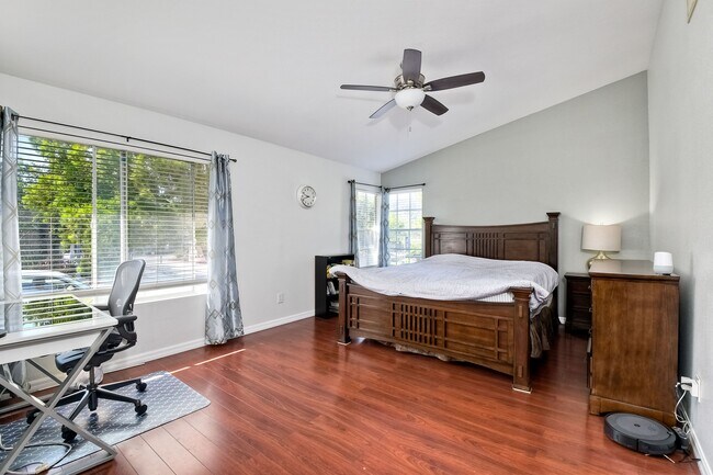 Foto del edificio - 12340 Creekview Dr