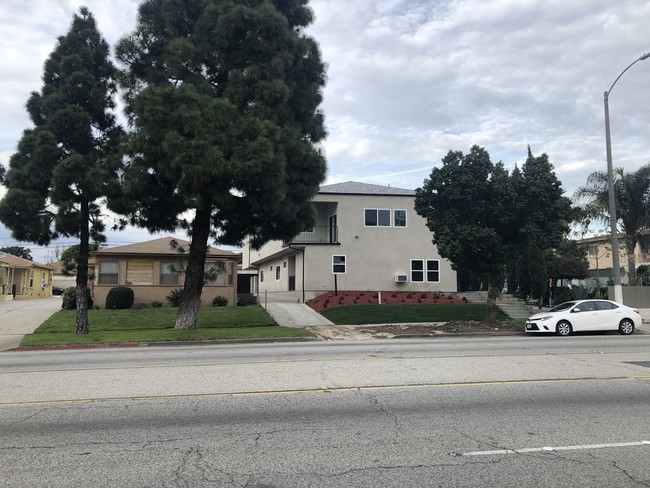 Building Photo - 844 Centinela Ave