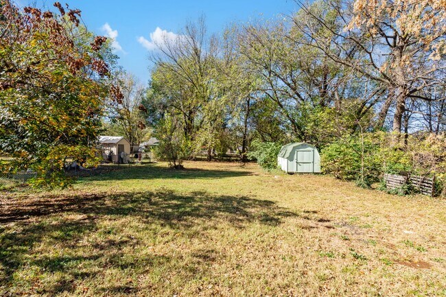 Foto del edificio - 1621 N Hillcrest Ave