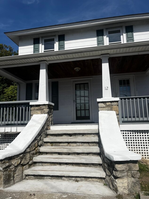 Primary Photo - 12 S Plank Rd