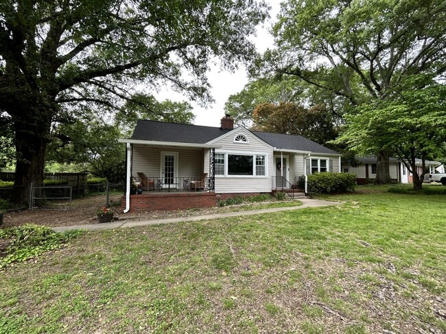 Photo - 319 Clarendon Dr House