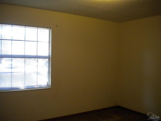 Building Photo - 2790 Villa Woods Cir