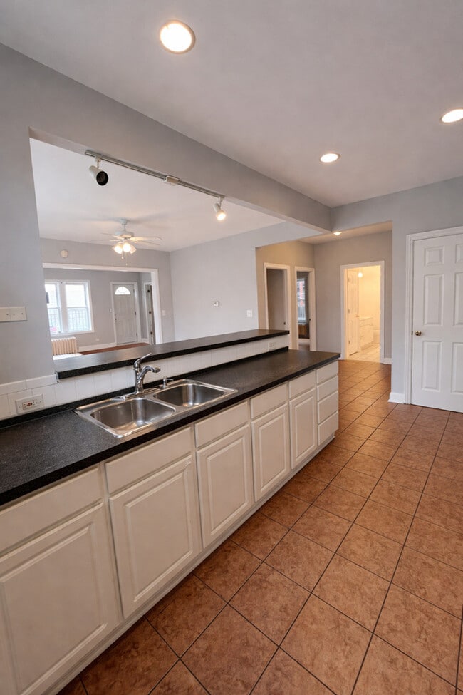 Foto del edificio - 3716 N Cicero Ave