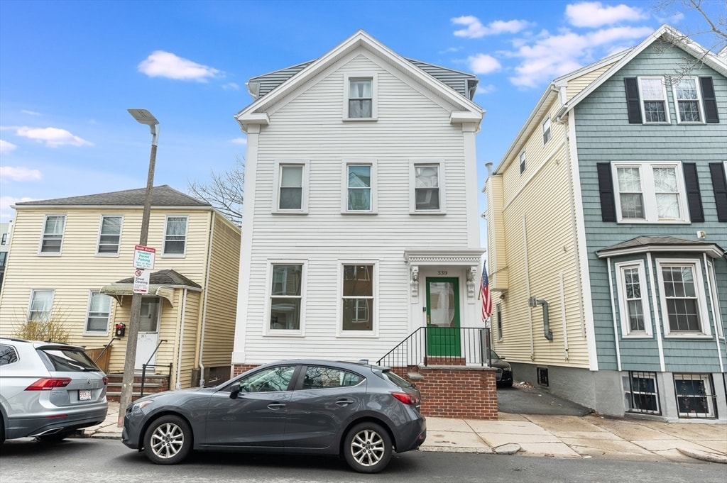 Building Photo - 339 W 3rd St