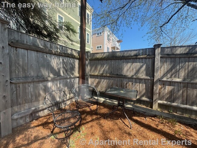 Building Photo - 516R Somerville Ave.