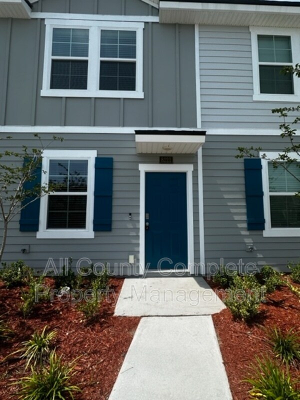 Building Photo - 8221 Larose Rd