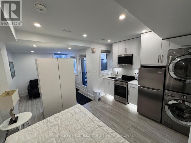 Building Photo - 17 Hocken Ave