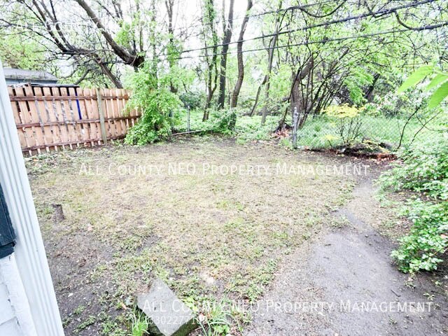 Foto del edificio - 6518 Rogers Ave