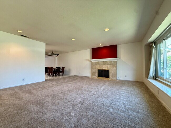 Foto del edificio - "Spacious 4-Bedroom Gem with 3 Full Baths in Cypress!"