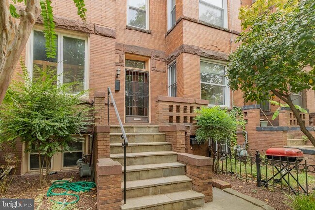 Foto del edificio - 1459 Chapin St NW