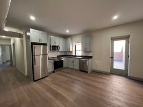 Building Photo - 160 Seabury St