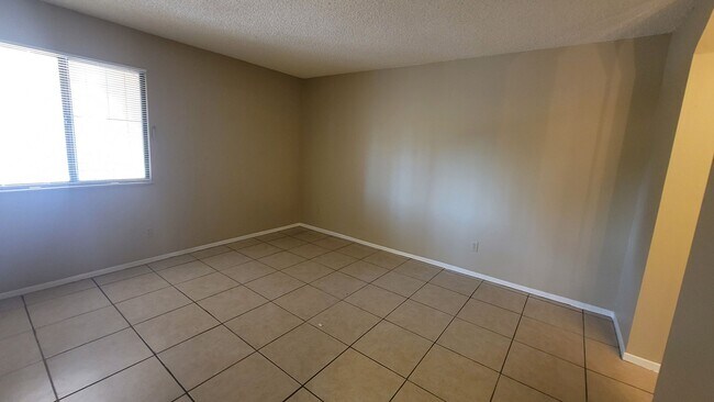 Foto del edificio - 2213 N Jones Blvd