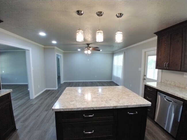 Building Photo - 1309 Sunnyside Dr