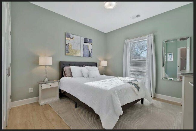Foto del edificio - 7449 Harrow Dr