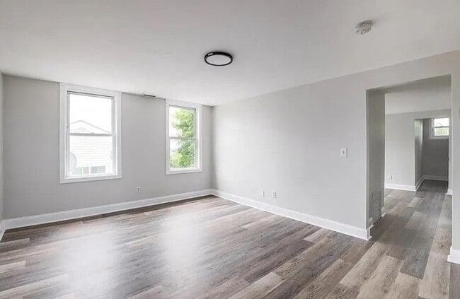 Foto del edificio - 100 Eastern Ave