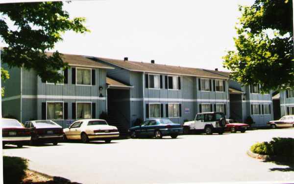 Building Photo - 1621 Maple Ln