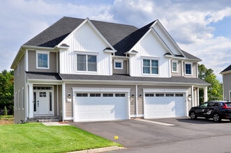 Building Photo - 5 Oakwood Cir