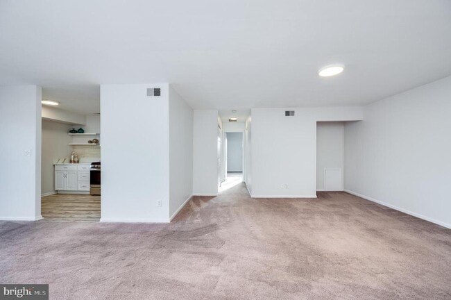 Building Photo - 2912 State Hill Rd