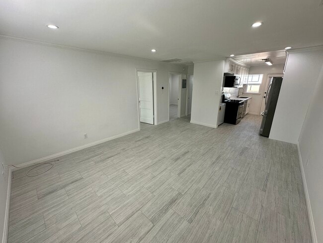 Foto del edificio - 2666 N Frederic St