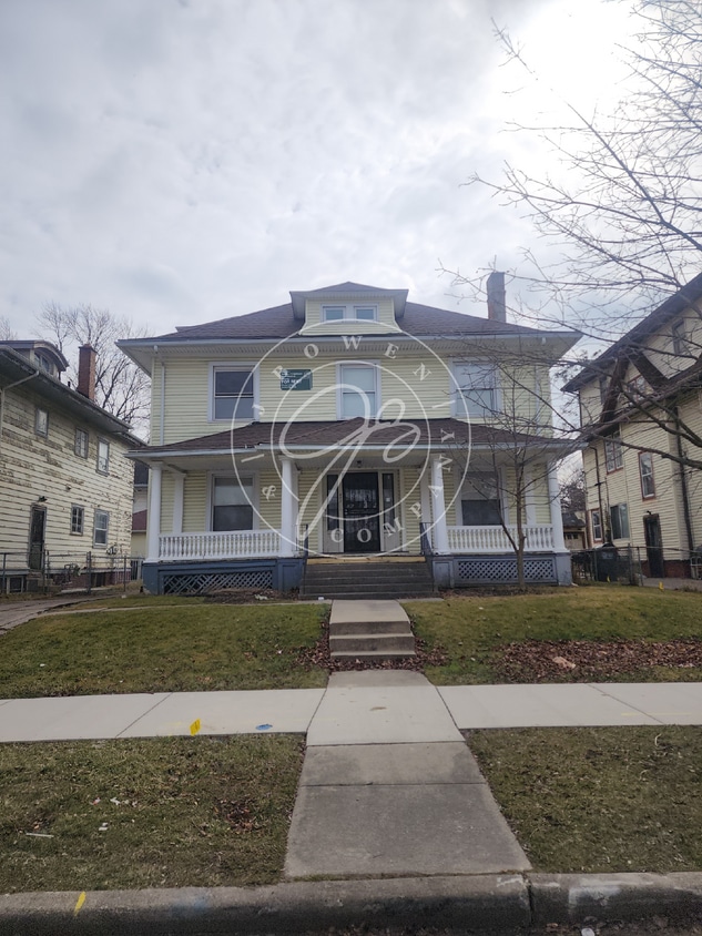 407 Rockingham St Unit 1 (Lower), Toledo, OH 43610 Room for Rent in