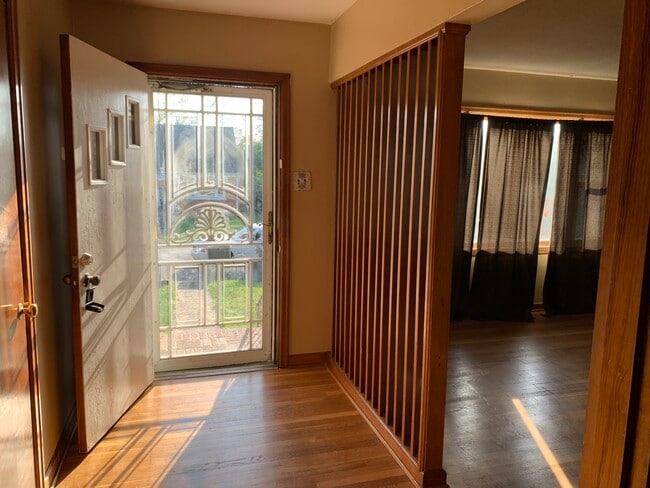 Building Photo - 551 Haskins Dr