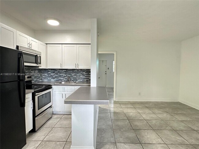 Foto del edificio - 840 NE 17th Terrace
