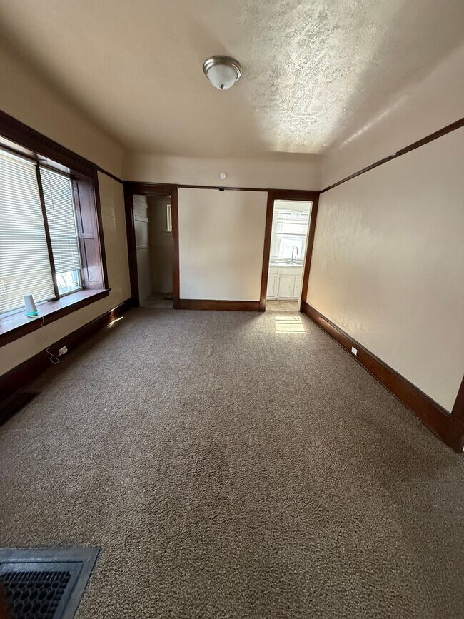 Building Photo - 3bd Single Cash Pay/Section 8