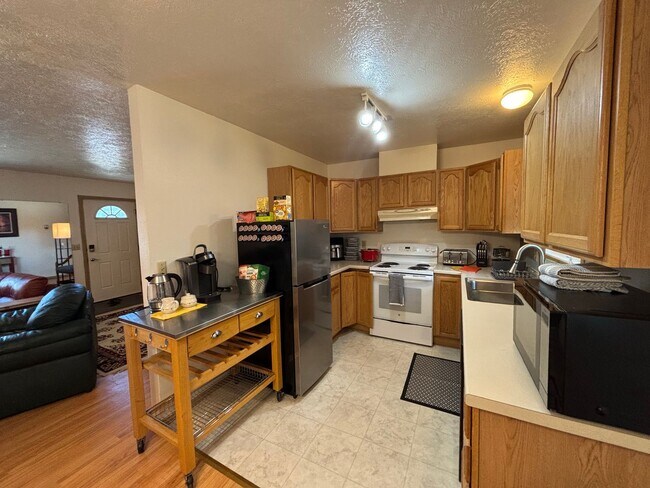 Foto del edificio - 213 Yukon Dr